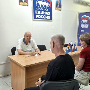 Депутат Александр Сербич взял в работу установку пандуса для семьи с инвалидом в Георгиевском округе