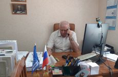 Депутат Думы Ставропольского края Юрий Белый провел прямой телефонный прием граждан в Кочубеевском районе по вопросам защиты трудовых прав