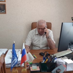 Депутат Думы Ставропольского края Юрий Белый провел прямой телефонный прием граждан в Кочубеевском районе по вопросам защиты трудовых прав